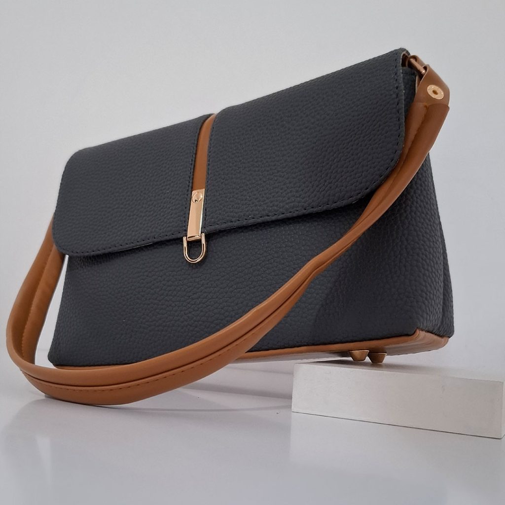 کیف پاسپورتی دکمه دار